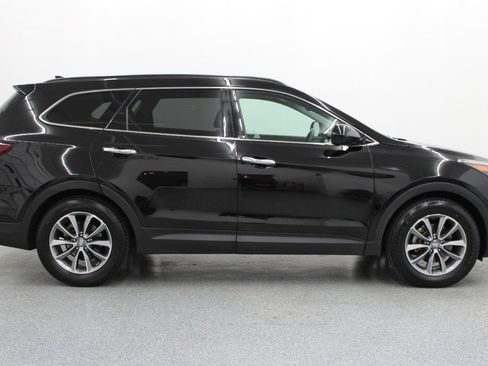 Used 2018 Hyundai Santa Fe SE image 2