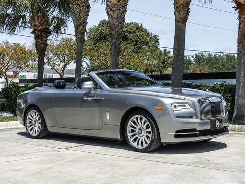 Used 2019 Rolls-Royce Dawn RWD image 10
