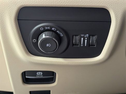 New 2025 Jeep Grand Cherokee Limited w/ Luxury Tech Group II image 13