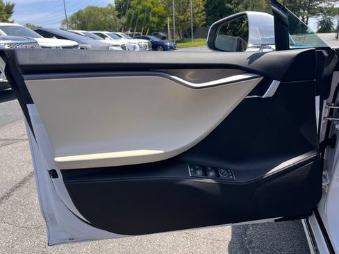 Used 2018 Tesla Model S 100D AWD/4WD image 9