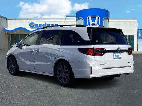 New 2026 Honda Odyssey Touring image 4