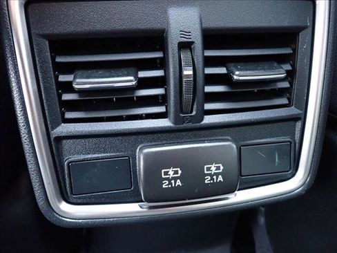 Used 2024 Subaru Forester Premium image 11