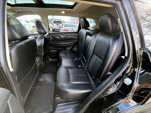 Used 2018 Nissan Rogue SL w/ Premium Package image 19