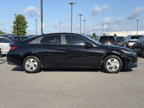Used 2023 Hyundai Elantra SE FWD image 6