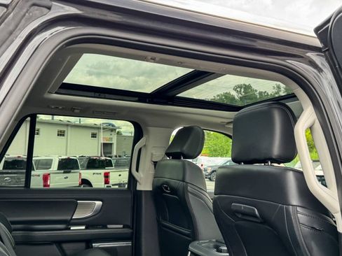 Used 2025 Ford Expedition Max Platinum AWD/4WD image 18