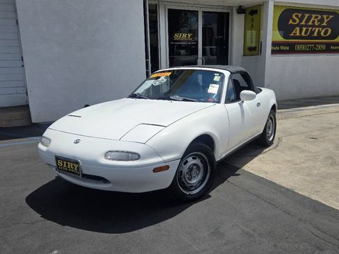 Used 1993 MAZDA MX-5 Miata RWD image 2