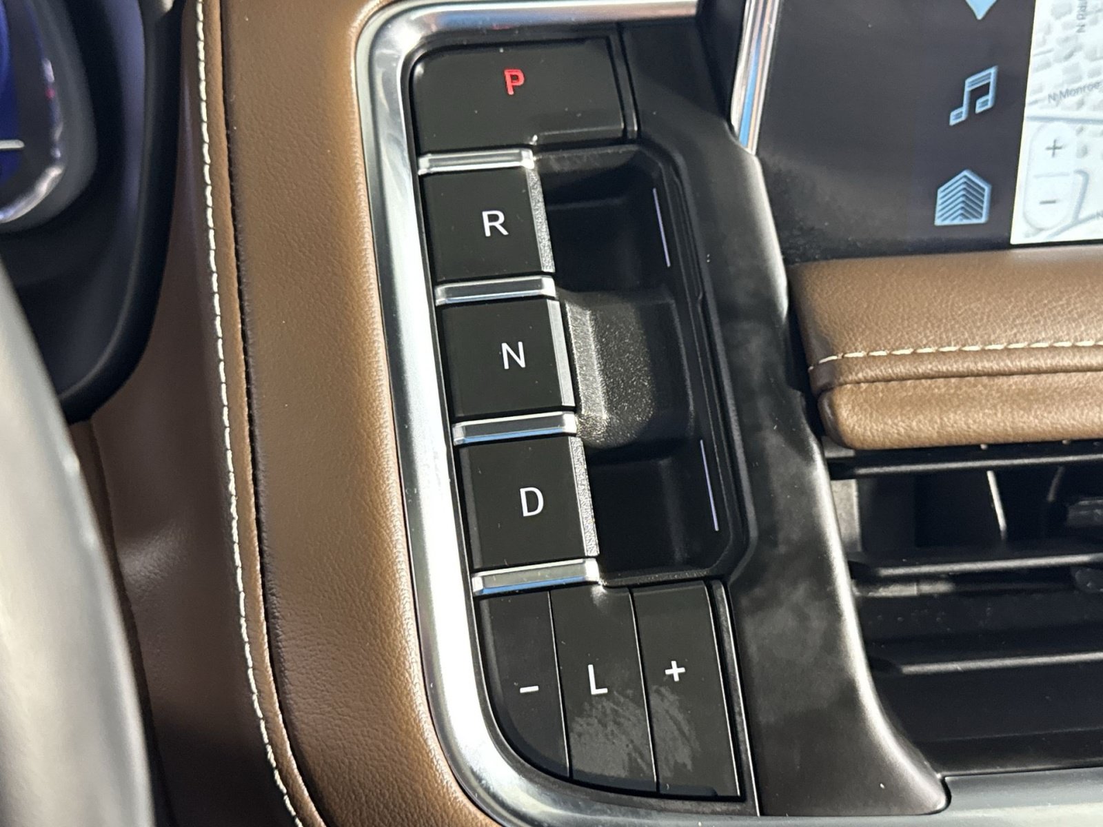 Used 2023 Chevrolet Tahoe High Country AWD/4WD image 34