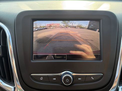 Used 2024 Chevrolet Equinox LT FWD image 19