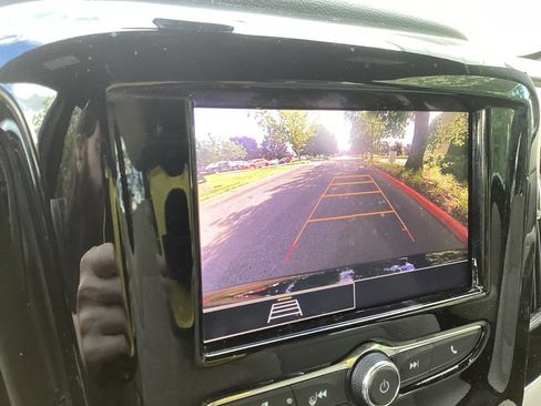 Used 2023 Chevrolet Traverse LS FWD image 14