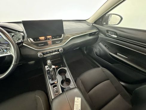 Used 2024 Nissan Altima 2.5 SV w/ SV Premium Package FWD image 11