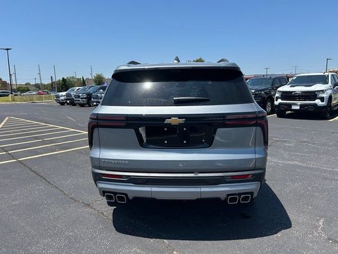 Used 2026 Chevrolet Traverse LT w/ Driver Confidence Package FWD image 8