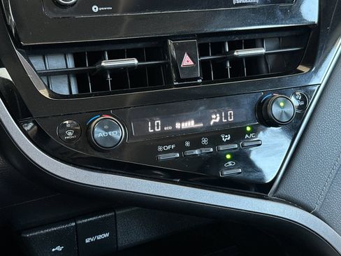 Used 2024 Toyota Camry SE FWD image 17
