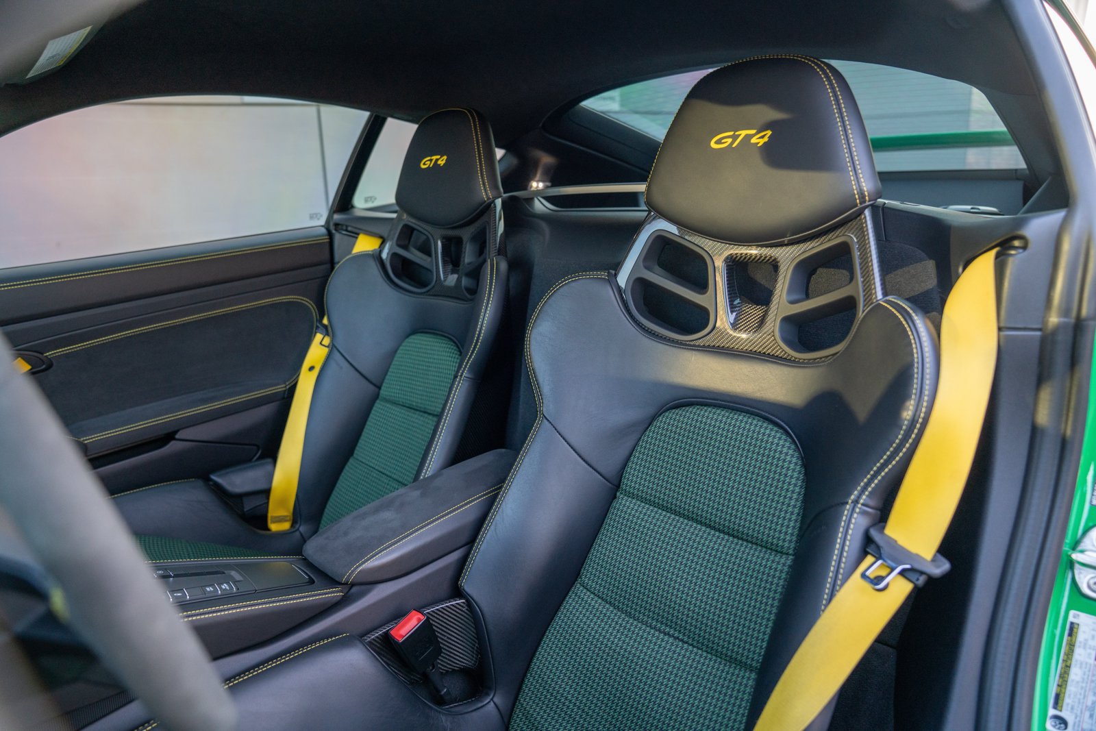 Certified 2022 Porsche 718 Cayman GT4 RWD image 5