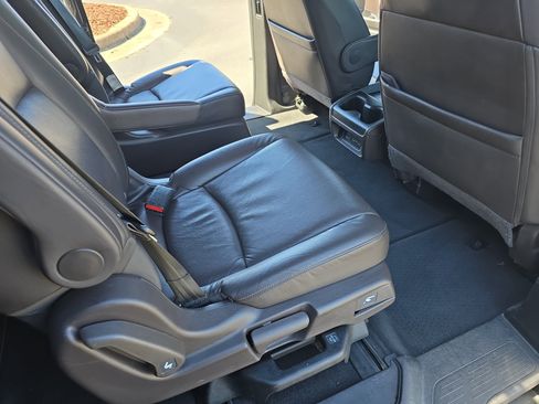 Used 2023 Honda Odyssey Touring image 12