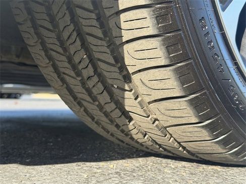 Used 2019 Toyota Camry SE image 12