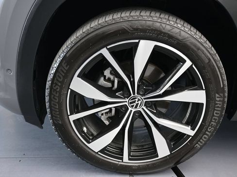 Used 2025 Volkswagen Atlas SEL Premium R-Line AWD/4WD image 28