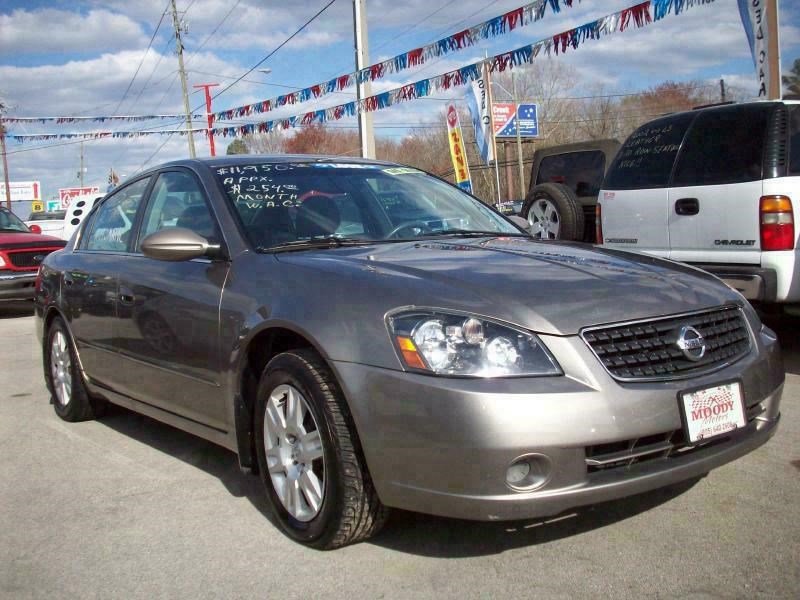 Used 2005 Nissan Altima 2.5 S w/ (S02) Side Airbags Pkg FWD image 2
