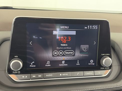 Used 2023 Nissan Rogue SV AWD/4WD image 17