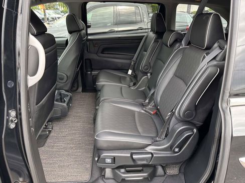 Used 2023 Honda Odyssey Elite image 14