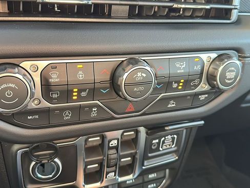 New 2026 Jeep Wrangler Rubicon w/ Technology Group image 21