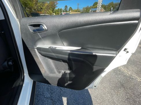 Used 2018 Dodge Journey SE w/ Connectivity Group image 24