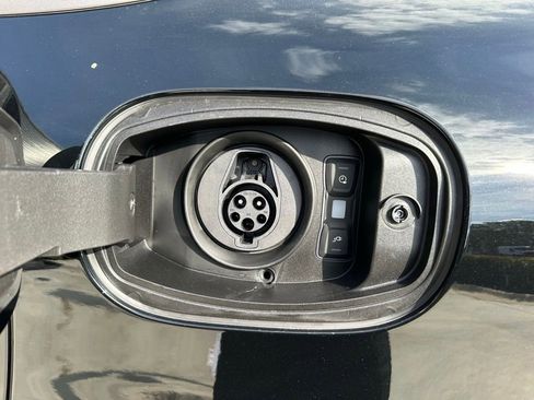 Used 2026 Porsche Cayenne Turbo image 43