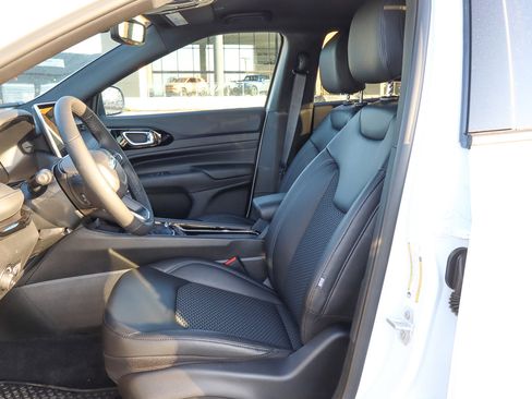 New 2026 Jeep Compass Latitude image 12