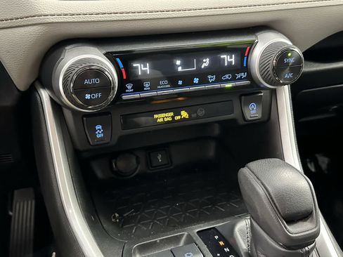 Used 2022 Toyota RAV4 XLE image 22