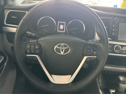 Used 2019 Toyota Highlander XLE AWD/4WD image 13