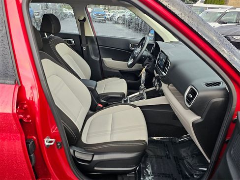 Certified 2022 Hyundai Venue SEL w/ Cargo Package image 10