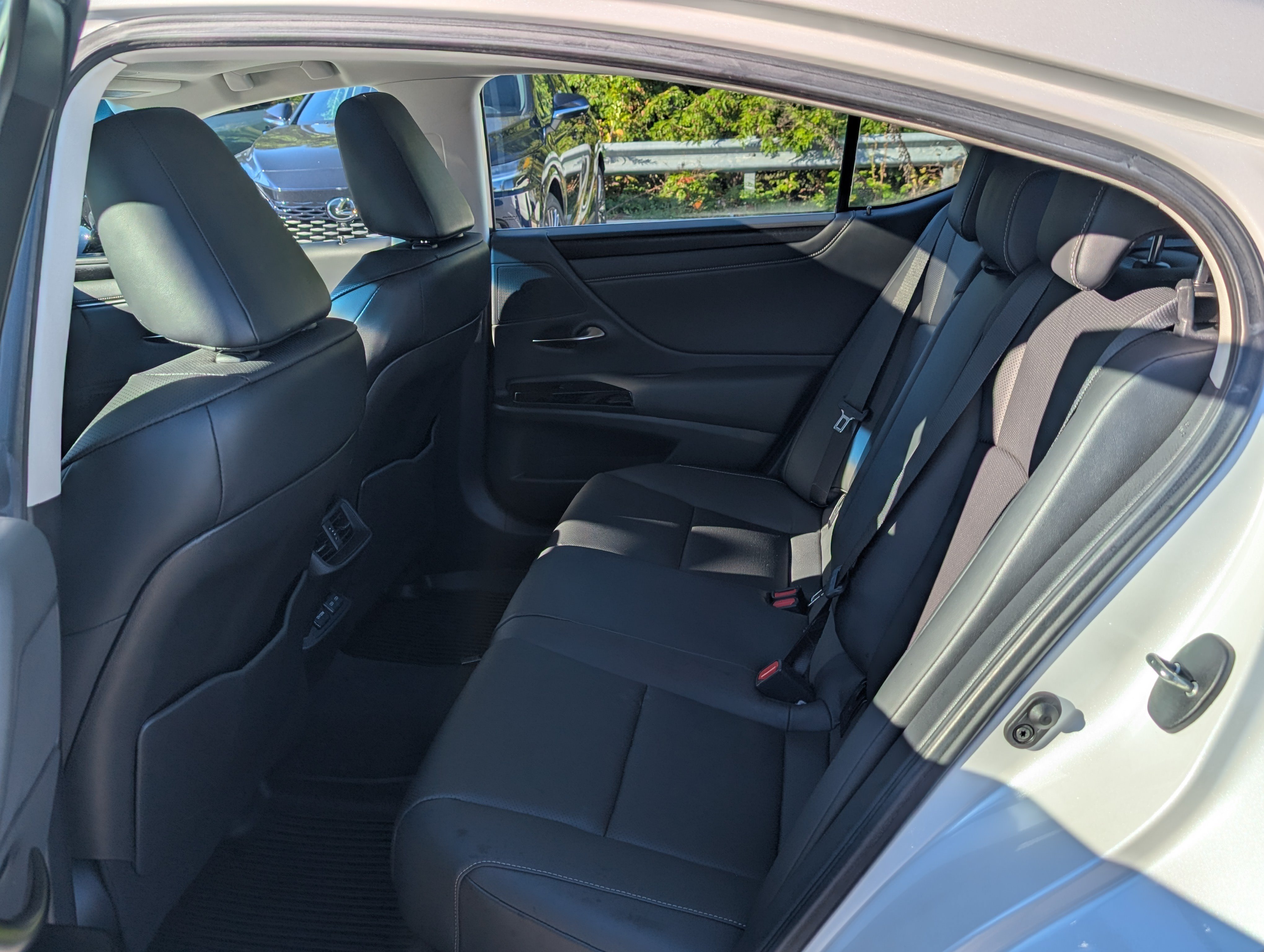 Used 2025 Lexus ES 350 w/ Premium Package FWD image 14