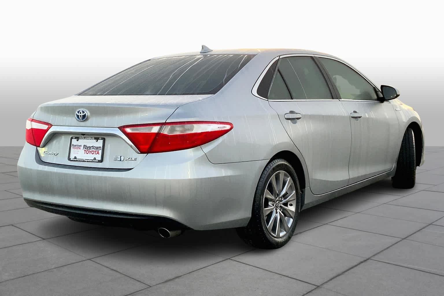 Used 2017 Toyota Camry XLE w/ Moonroof Package FWD image 13