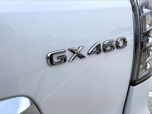 Used 2021 Lexus GX 460 Luxury w/ Accessory Package AWD/4WD image 10