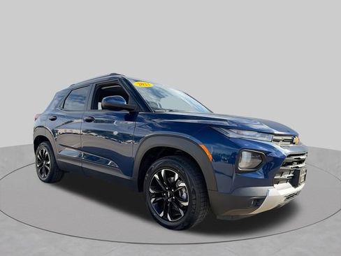 Used 2023 Chevrolet TrailBlazer LT w/ Convenience Package AWD/4WD image 2