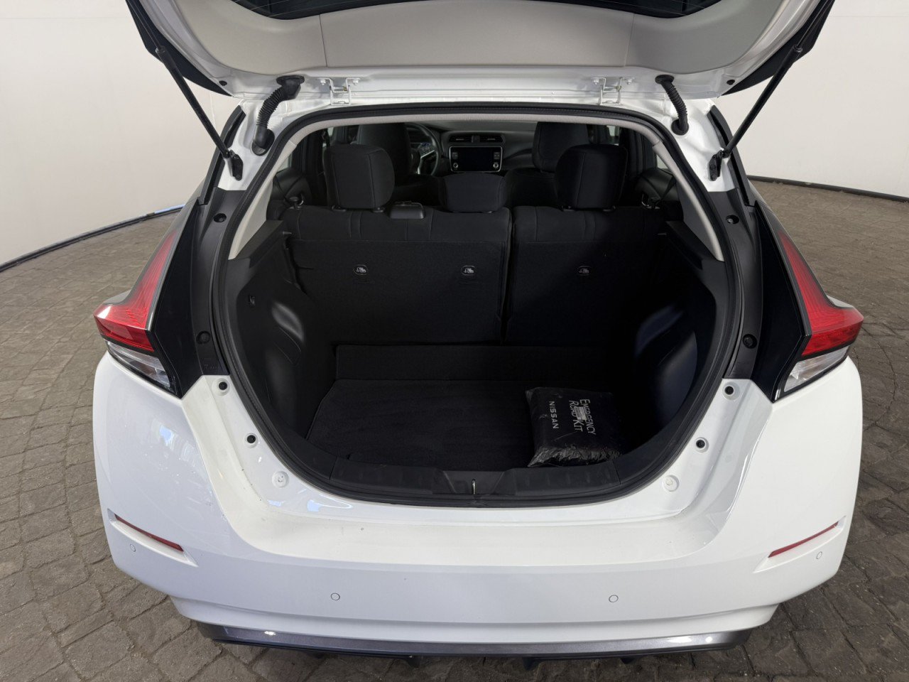 Used 2025 Nissan Leaf S FWD image 7