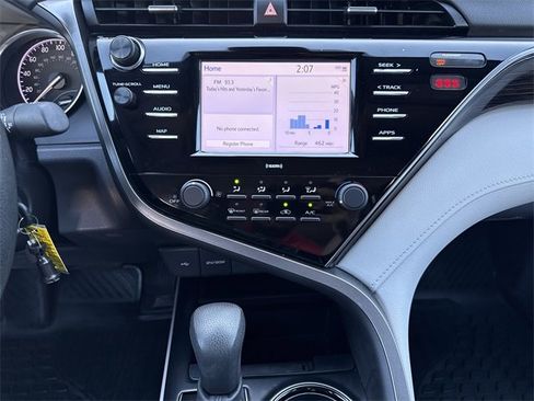 Used 2020 Toyota Camry LE image 17