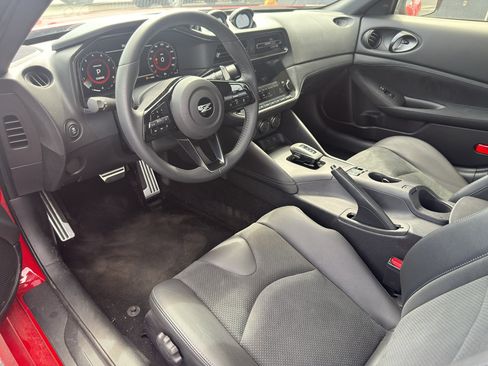 Certified 2025 Nissan Z Performance w/ Floor Mat Package RWD image 17