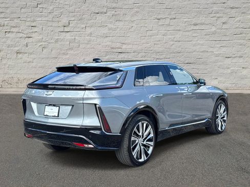 Used 2025 Cadillac Lyriq Luxury w/ LPO, Floor Liner Package AWD/4WD image 5