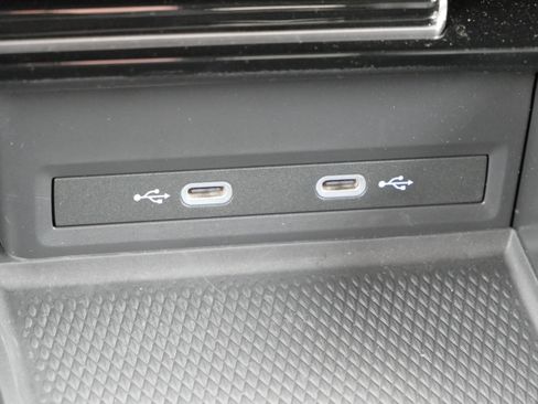 Certified 2024 Volkswagen Atlas SE w/ Black Wheel Package image 28