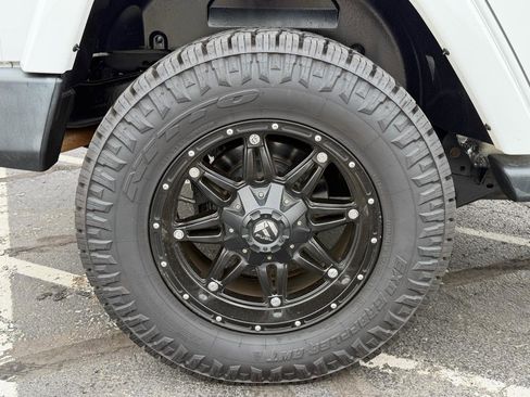 Used 2016 Jeep Wrangler Unlimited Sahara w/ Connectivity Group image 29