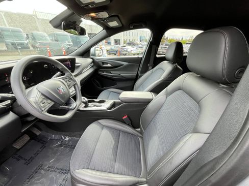 Used 2025 Buick Envista Preferred FWD image 25