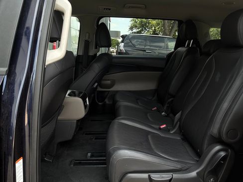 Used 2026 Kia Carnival FWD image 12