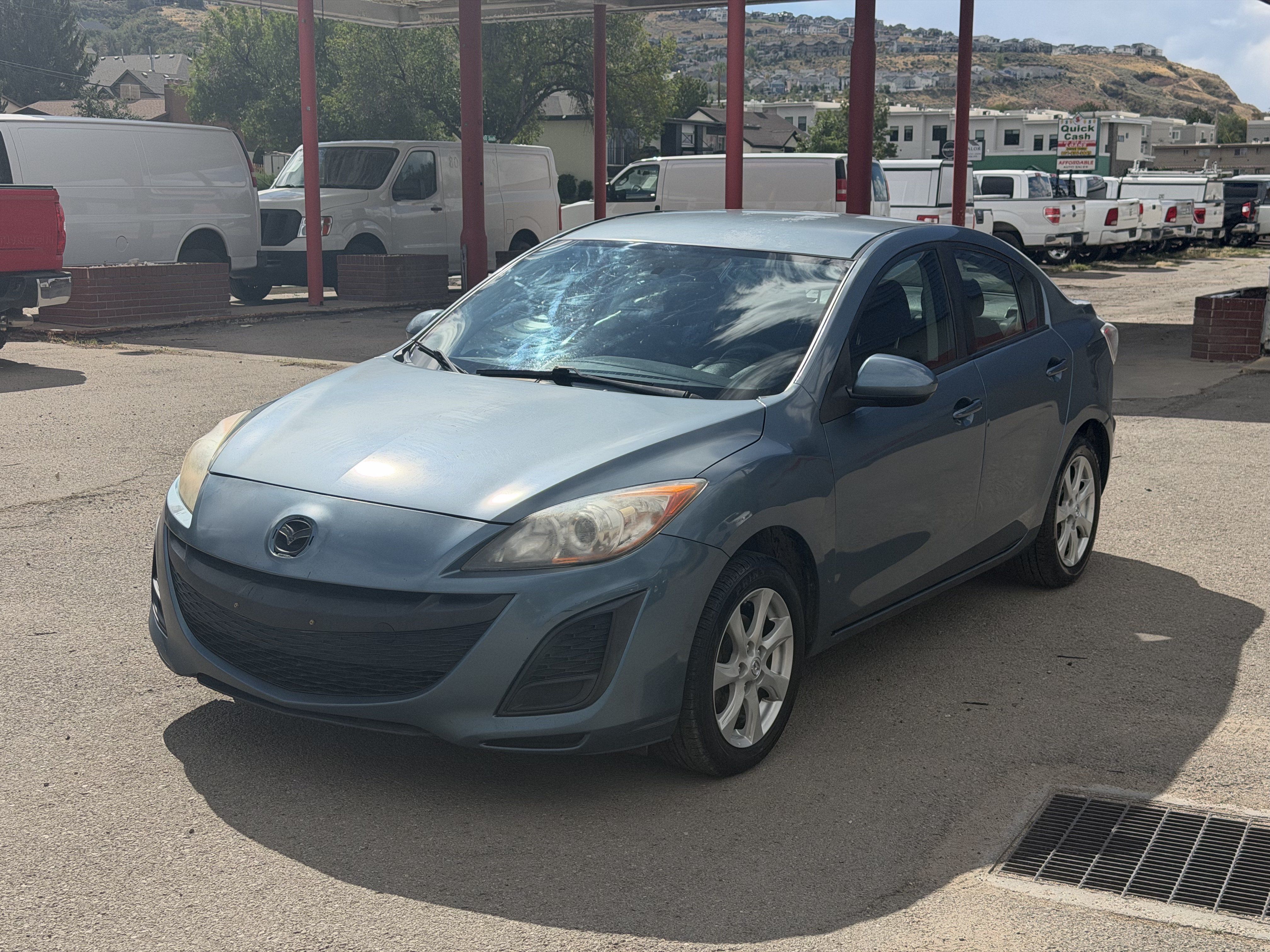 Used 2011 MAZDA MAZDA3 i Touring FWD image 2