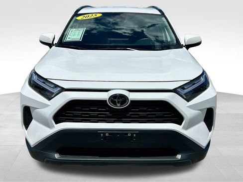 Used 2025 Toyota RAV4 XLE AWD/4WD image 2