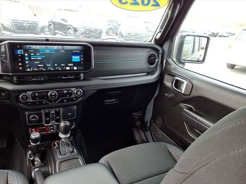 Used 2025 Jeep Wrangler Unlimited Rubicon 4xe AWD/4WD image 12