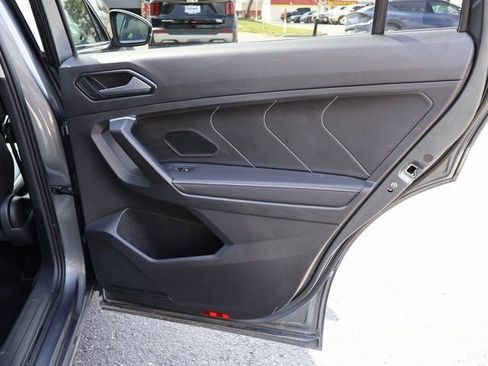 Used 2023 Volkswagen Tiguan SE image 13