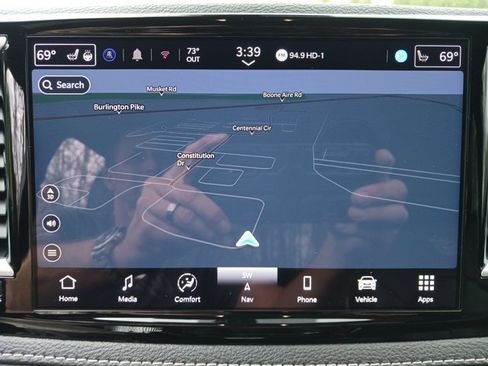 Used 2025 Chrysler Pacifica Limited FWD image 21