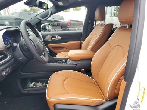 New 2026 Chrysler Pacifica Pinnacle image 12