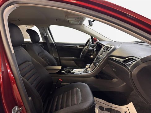 Used 2014 Ford Fusion SE w/ Equipment Group 201A image 26