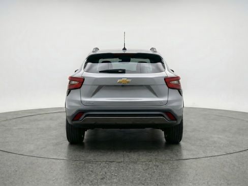 Used 2025 Chevrolet Trax LT w/ LT Convenience Package FWD image 7
